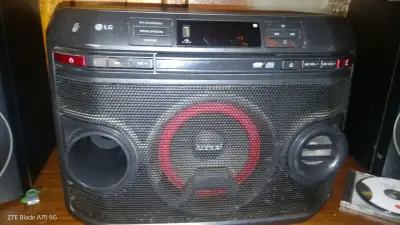 Parlante LG XBoom con efectos - miniatura 1