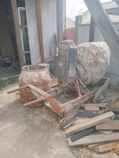 Betonera de obra usada - miniatura 1