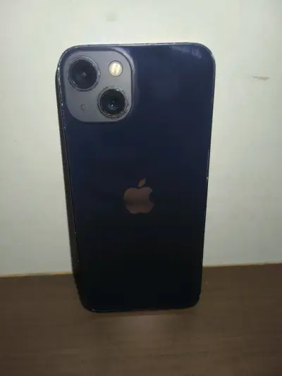 iPhone 13 en buen estado - miniatura 1