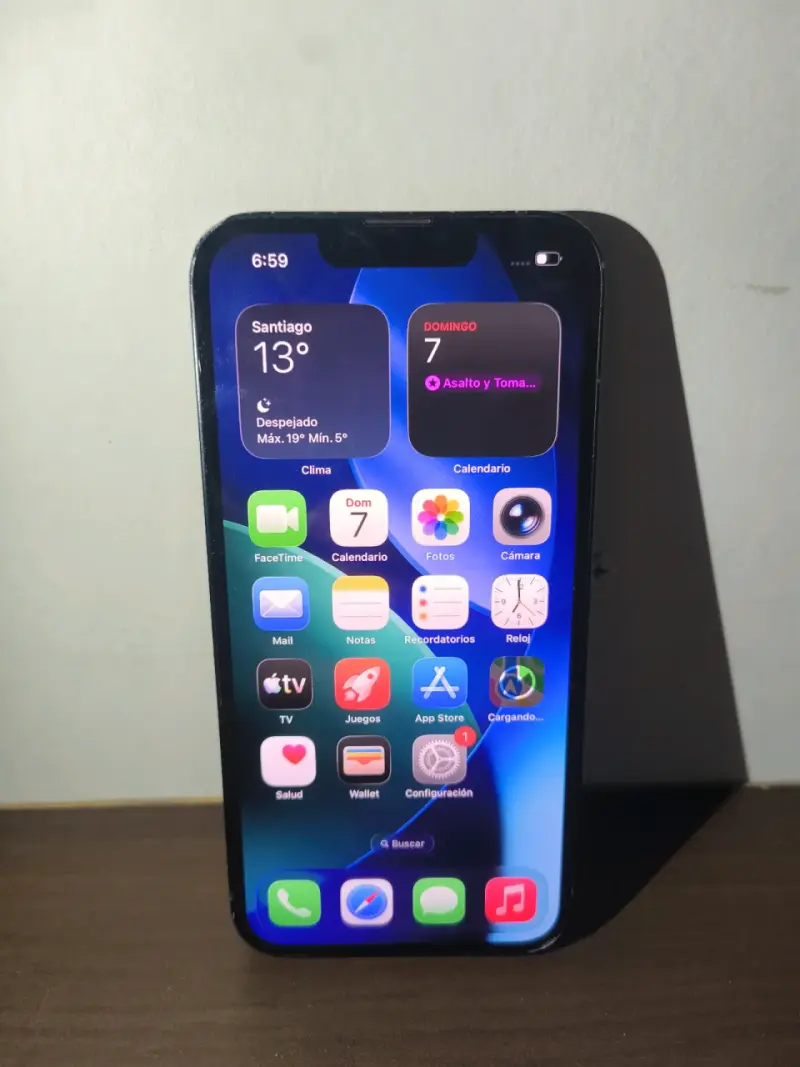 iPhone 13 en buen estado - 2