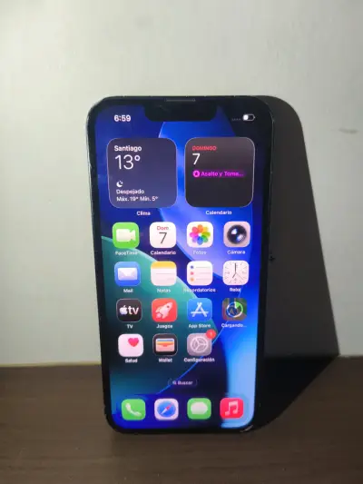 iPhone 13 en buen estado - miniatura 2