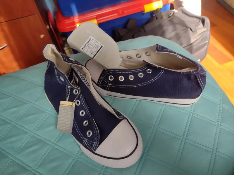 Zapatillas azules sin cordones - 1