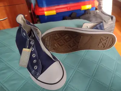 Zapatillas azules sin cordones - miniatura 2