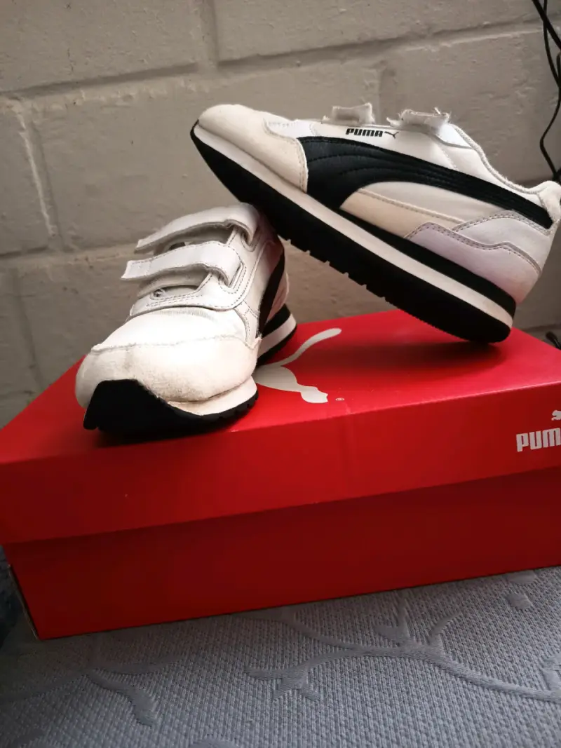 Zapatillas blancas marca PUMA - 1