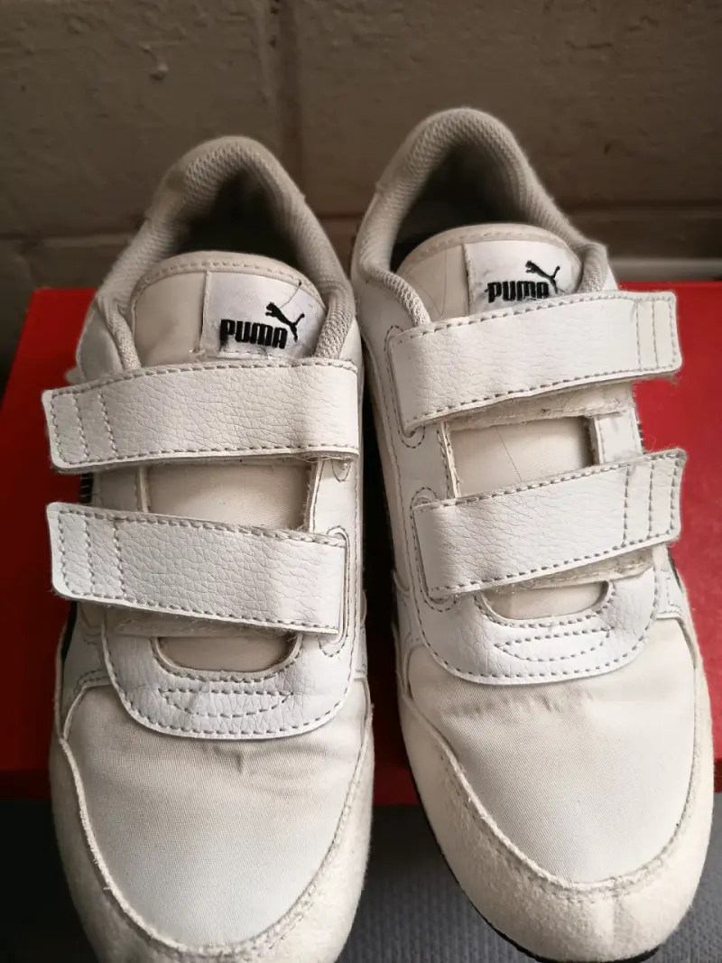 Zapatillas blancas marca PUMA - 3