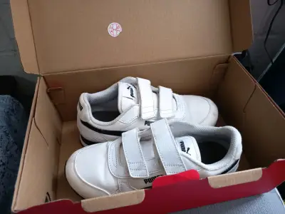 Zapatillas blancas marca PUMA - miniatura 4