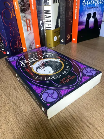 Libro Asesino de Brujas - La Bruja Blanca - miniatura 1