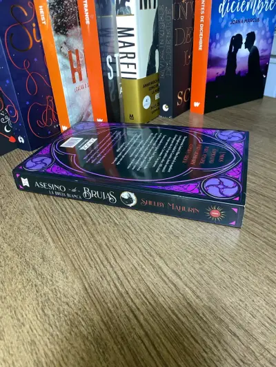 Libro Asesino de Brujas - La Bruja Blanca - miniatura 3