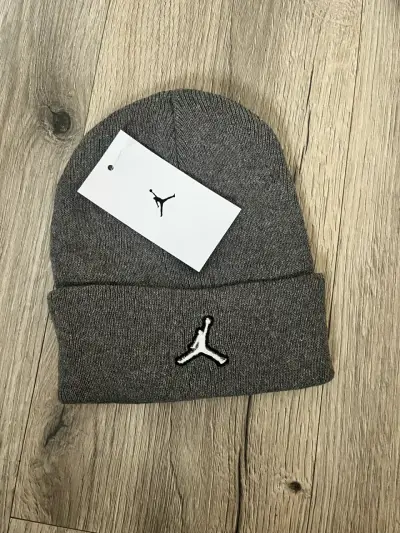 Gorros Jordan nuevos negros y grises - miniatura 3