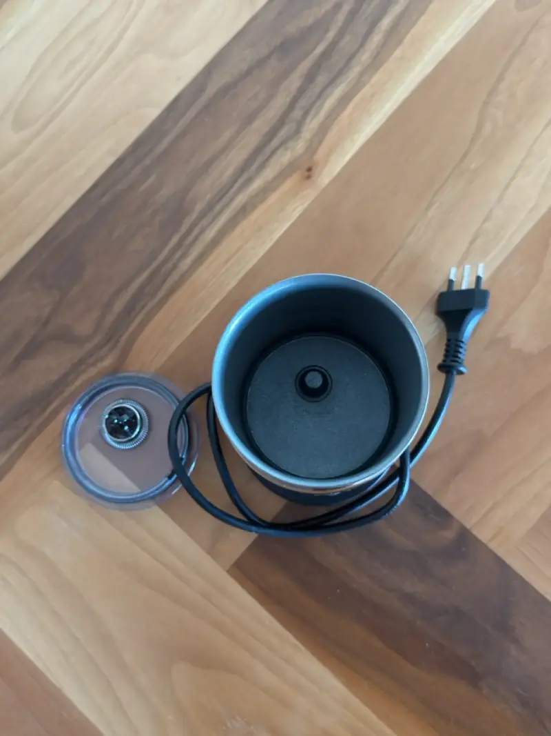 Máquina de café negra compacta - 2