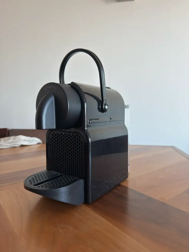 Máquina de café negra compacta - 5