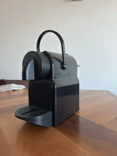 Máquina de café negra compacta - miniatura 5