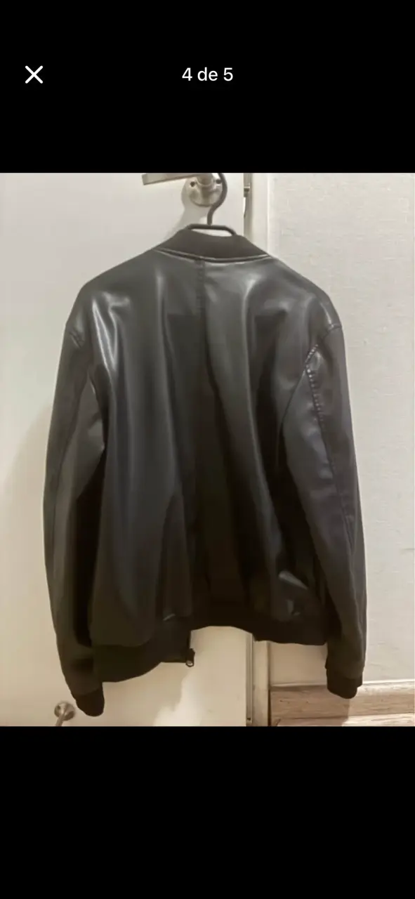 Chaqueta negra de cuero sintético - 1