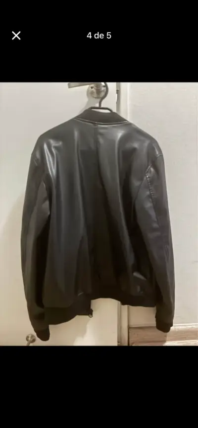 Chaqueta negra de cuero sintético - miniatura 1