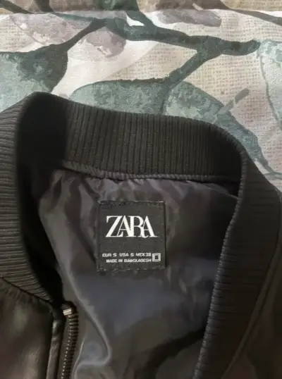 Chaqueta negra de cuero sintético - miniatura 2