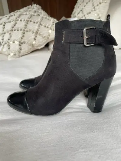 Botines de cuero negrosbotiqnrs de gamuza charol - miniatura 1