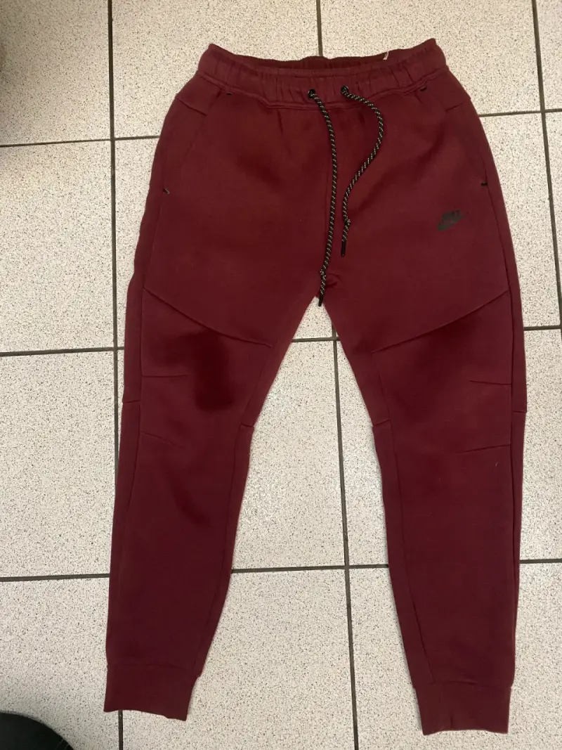 Nike tech Burdeo - 1