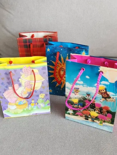 Set de bolsas de regalo años 90 - miniatura 1