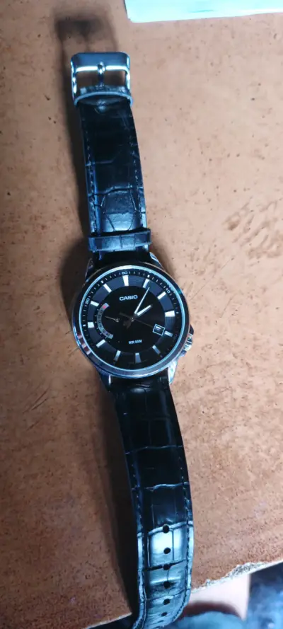 Reloj Casio análogo negro - miniatura 1