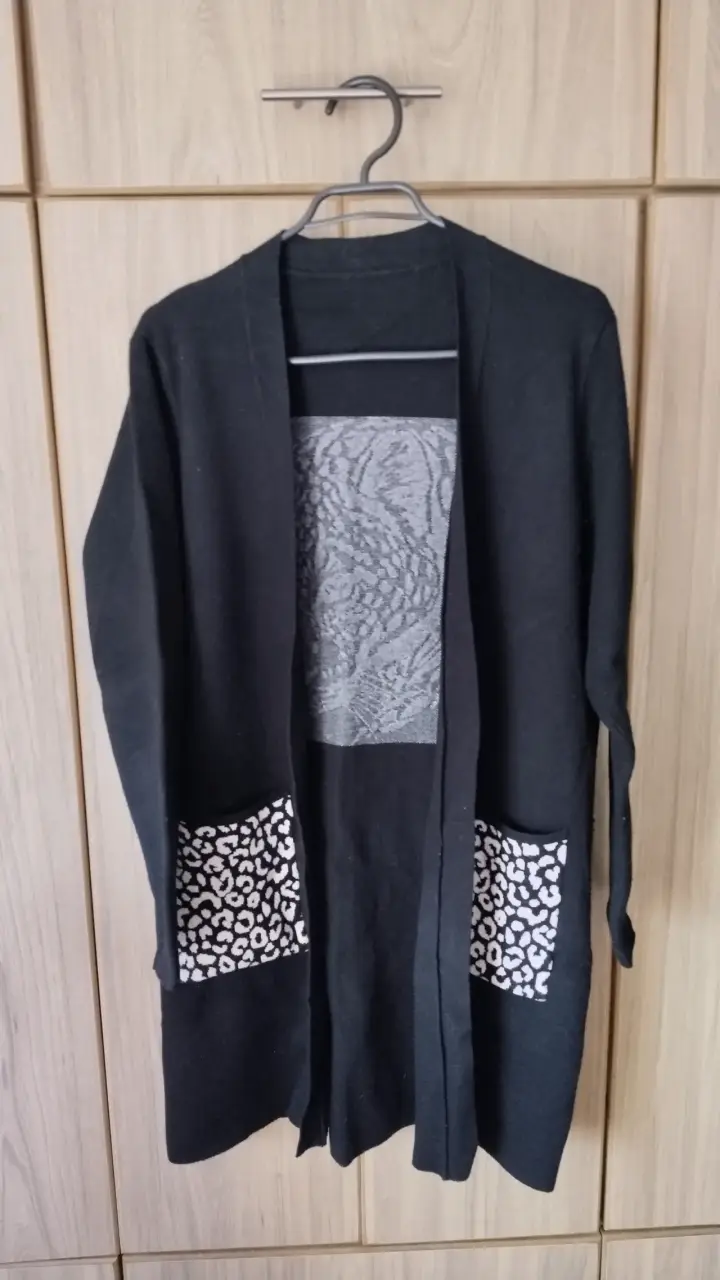 Sweater negro con diseño de pantera - 2