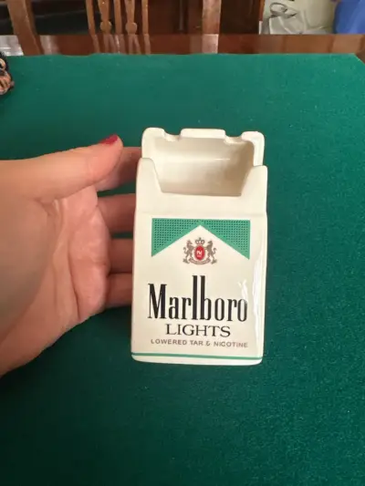 Cenicero Marlboro Lights vintage - miniatura 1