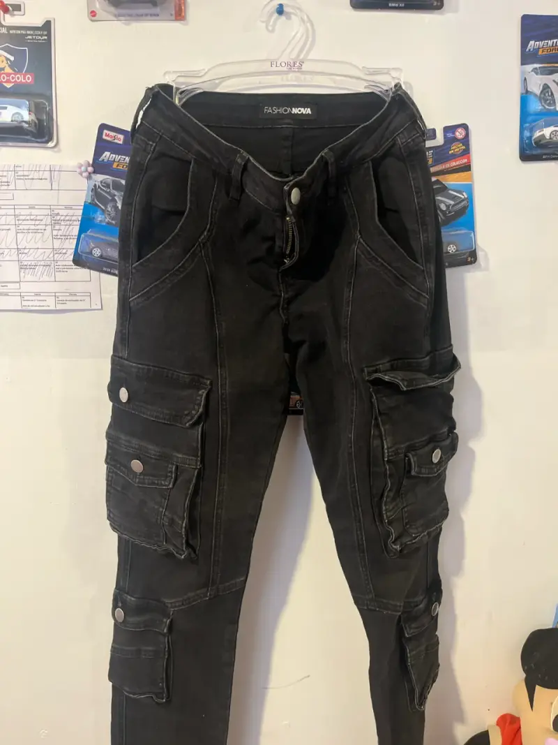 Pantalones cargo negros Fashion Nova