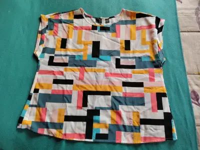 Polera multicolor geométrica - miniatura 1
