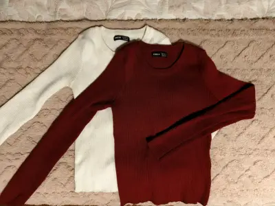 Polerones SHEIN blanco, rosado y rojo - miniatura 1