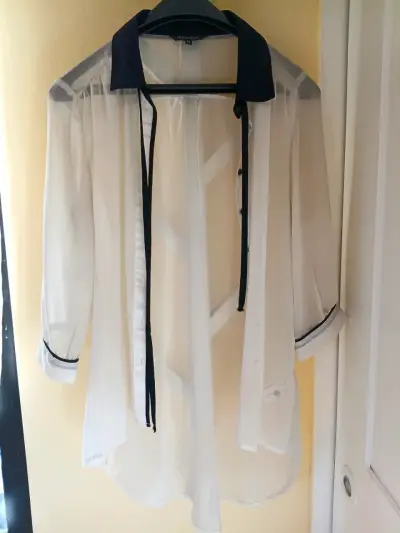Blusa blanca semitransparente - miniatura 1