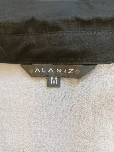 Blusa blanca semitransparente - miniatura 2