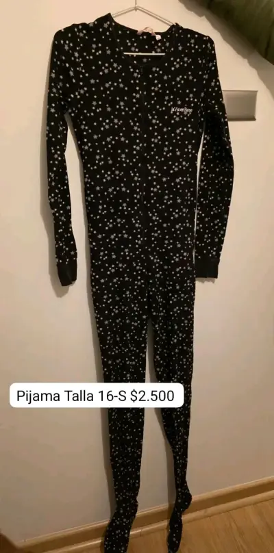 Pijama negro con estrellas - miniatura 1