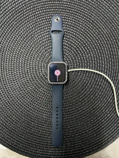 Smartwatch negro con pantalla - miniatura 2