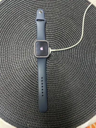 Smartwatch negro con pantalla - miniatura 7