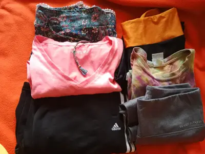 Lote de ropa deportiva variada - miniatura 1
