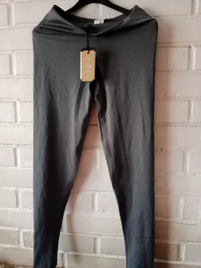 Lote de ropa deportiva variada - miniatura 4