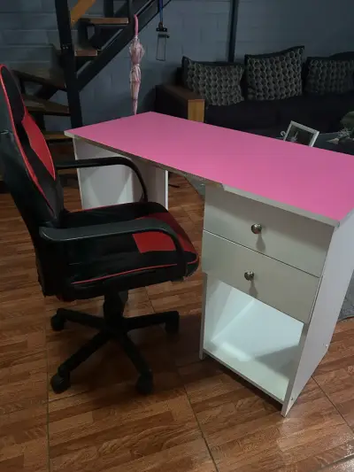 Escritorio blanco con superficie rosa - miniatura 3
