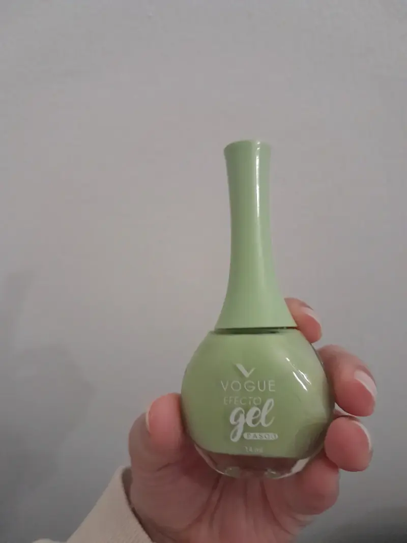 Esmalte de uñas verde Vogue - 1