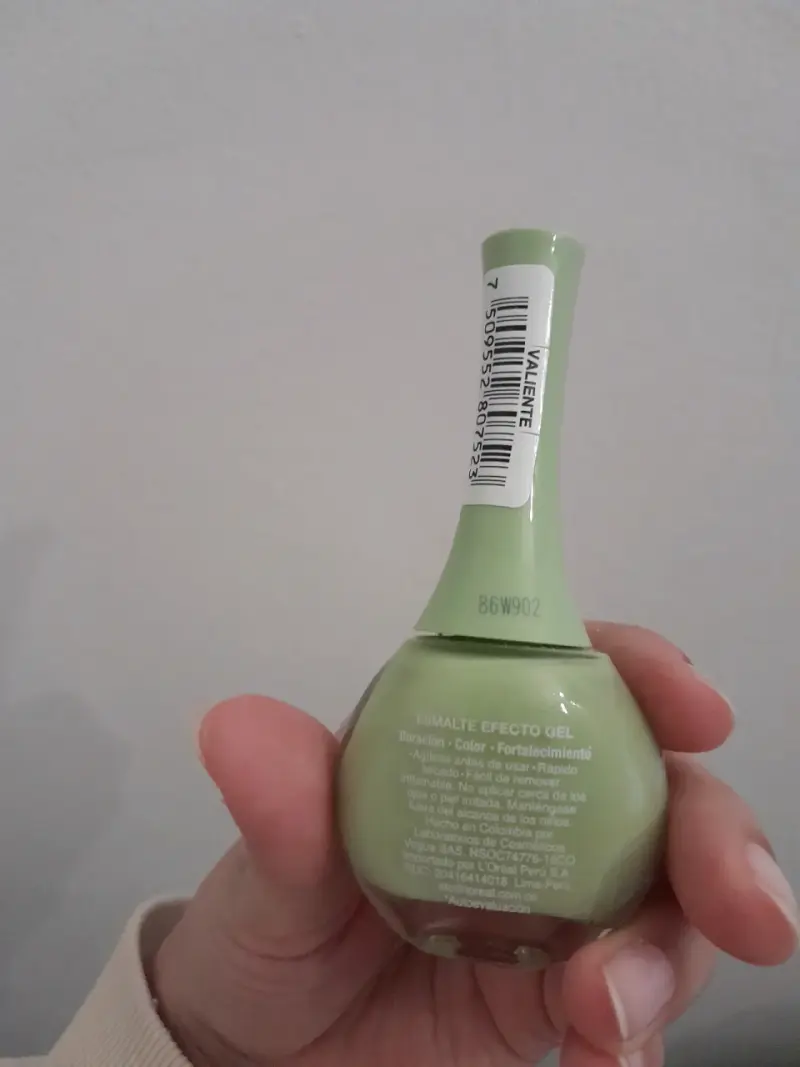 Esmalte de uñas verde Vogue - 2