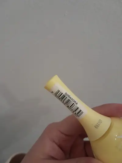 Esmalte de uñas amarillo Vogue - miniatura 3