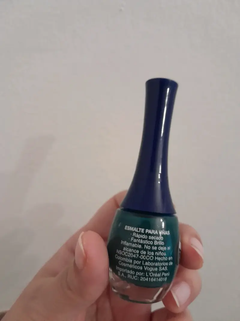 Esmalte de uñas verde Vogue - 2