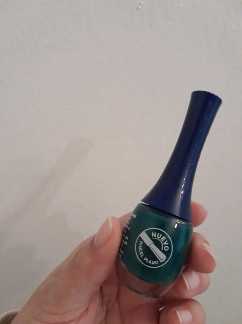 Esmalte de uñas verde Vogue - 3