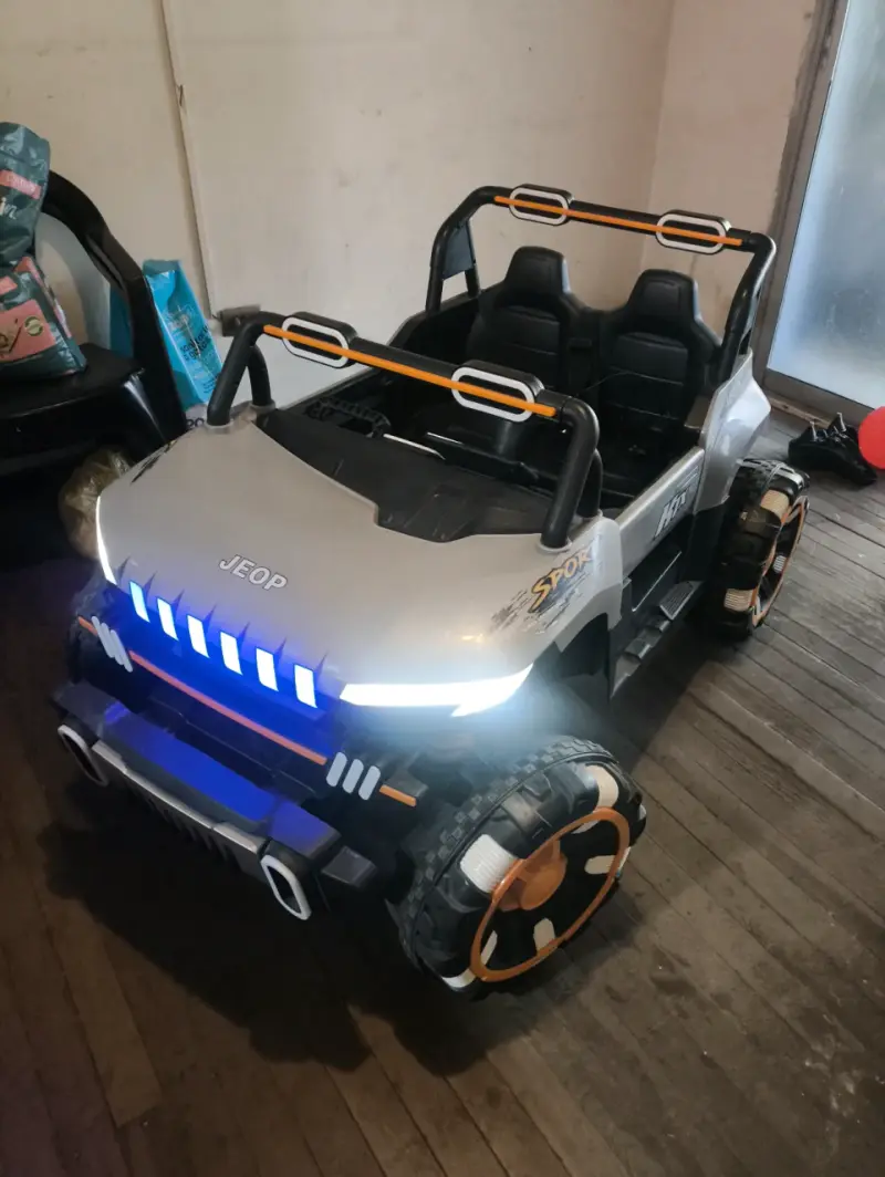Auto eléctrico infantil con luces LED - 3