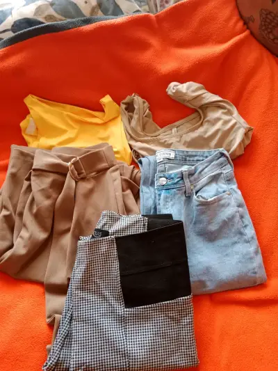 Conjunto de ropa variada - miniatura 1