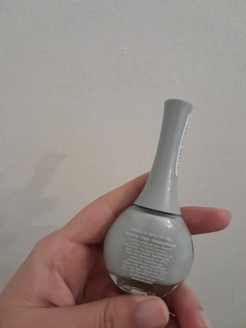 Esmalte con efecto gel gris - 2