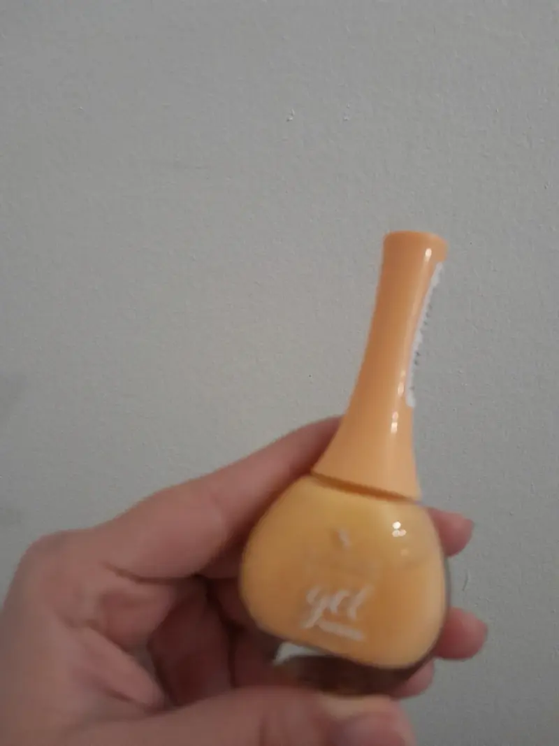 Esmalte de uñas gel amarillo - 1