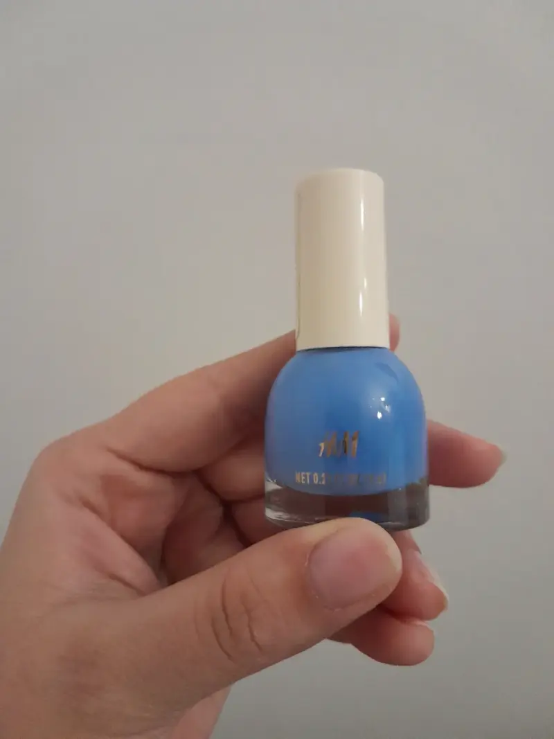 Esmalte de uñas azul - 1