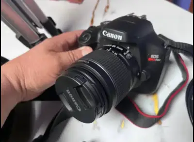 Cámara Canon con accesorios - miniatura 1