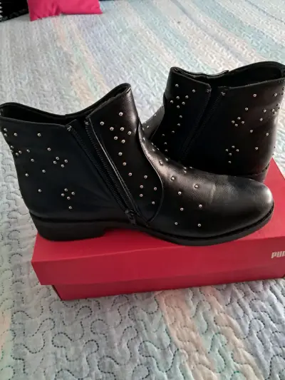 Botines negros con tachas - miniatura 1