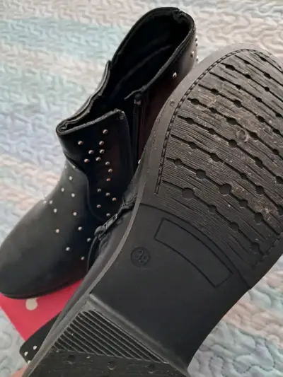 Botines negros con tachas - miniatura 2