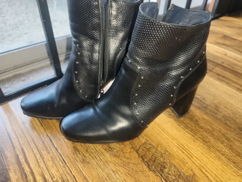 Botines negros de cuero - 1